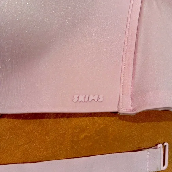 New Skims Body Wireless Strapless Bra 38DD - Picture 4 of 6